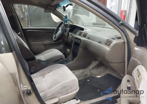 1998 Toyota Camry Le z USA, uszkodzony, nr VIN JT2BG22K2W0128272